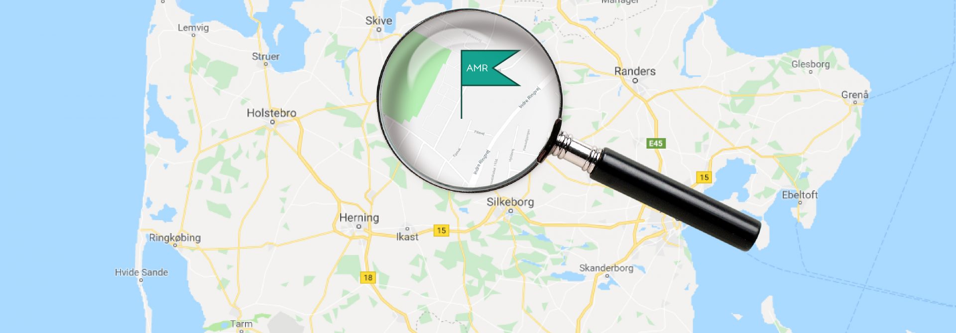 Landkort hvor forstørrelsesglas har fokus på et grønt flag der er placeret i Jylland