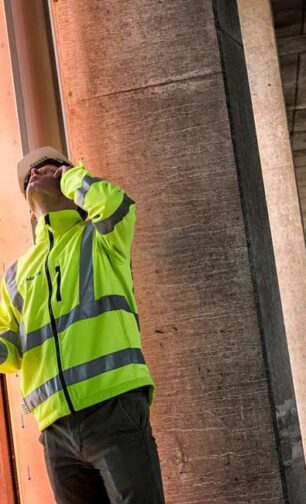 Byggekonstruktører på byggeplads, Ludvigsen