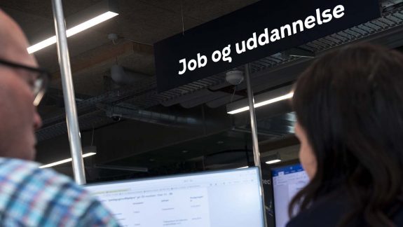 Ledighed og arbejdsløshed: Ledige og arbejdsløse for rådgivning og hjælp i Jobcenteret på Gammel Køge Landevej i København