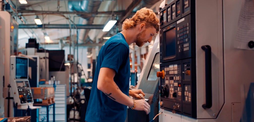 david-er-industritekniker-det-er-ret-vildt-at-st-og-lave-noget-der