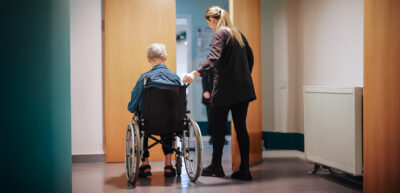 Danmark har behov for flere faglærte og for kvalificeret arbejdskraft på en lang række områder – ikke mindst i sundheds- og ældreplejen.