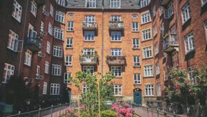 prisernestikkeraf_1 Lønmodtagerne skal kunne bo tæt på deres arbejdsplads. Ligegyldigt om det er i vores store byer eller i resten af Danmark.