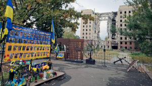 Krigen i Ukraine sætter fagforeninger på arbejde i felten Mykolaiv i det sydøstlige Ukraine, cirka 40 km fra fronten, er hårdt mærket af krigen efter gentagne angreb siden invasionen i februar 2022, før de russiske styrker blev presset tilbage.